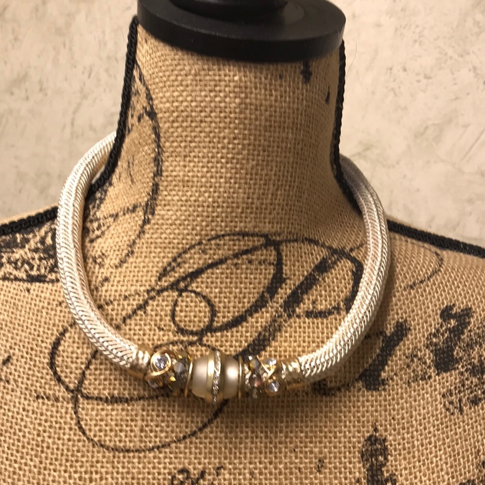 Gorgeous choker up to 22” in length